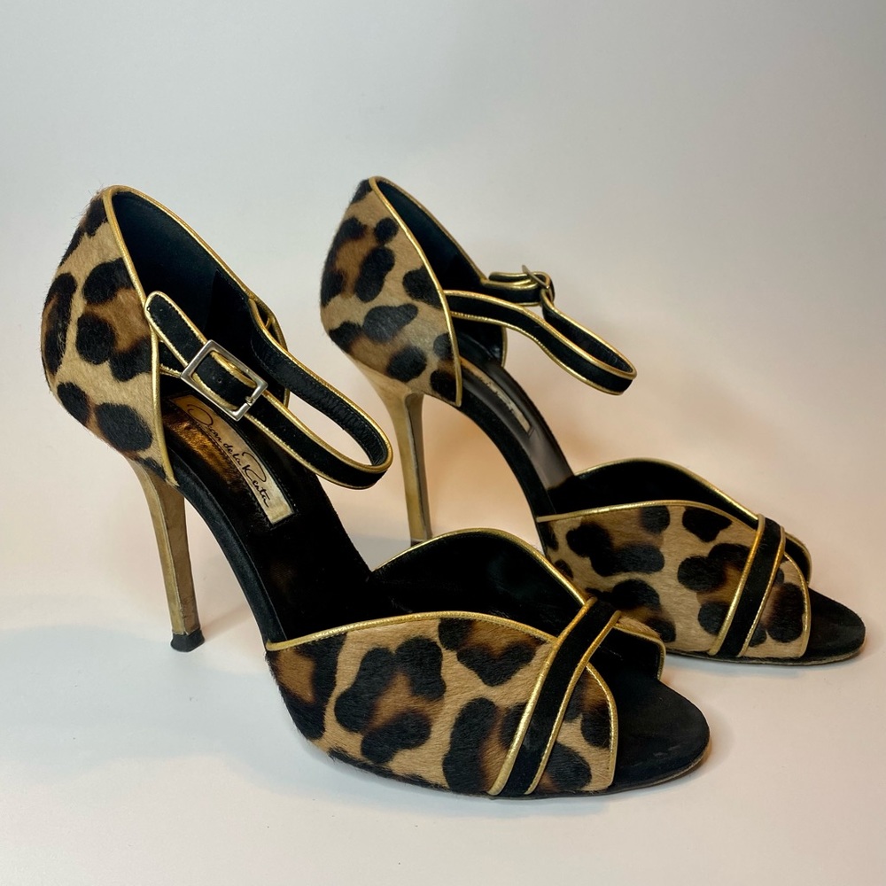 Pre-loved Oscar de la Renta high heel sandals.